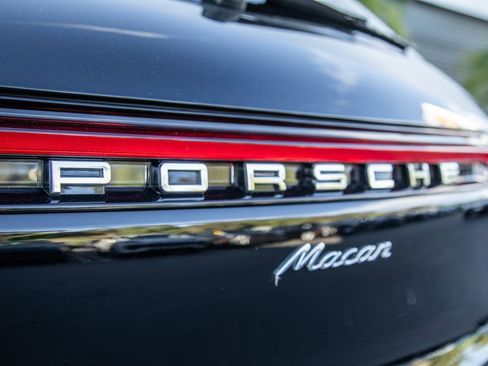 Certified 2023 Porsche Macan image 22