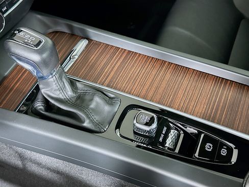 Used 2021 Volvo S60 T5 Momentum w/ Premium Package image 25