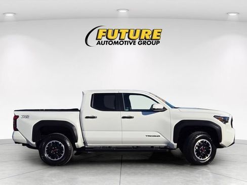 Used 2024 Toyota Tacoma TRD Off-Road AWD/4WD image 4
