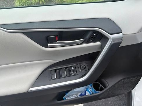Used 2019 Toyota RAV4 XLE Premium AWD/4WD image 10