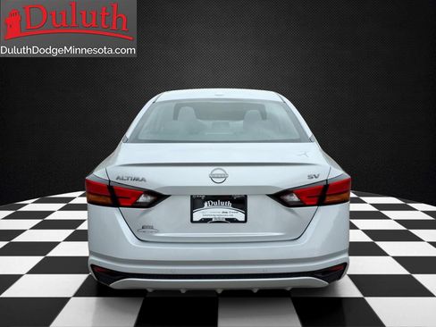 Used 2024 Nissan Altima 2.5 SV FWD image 4