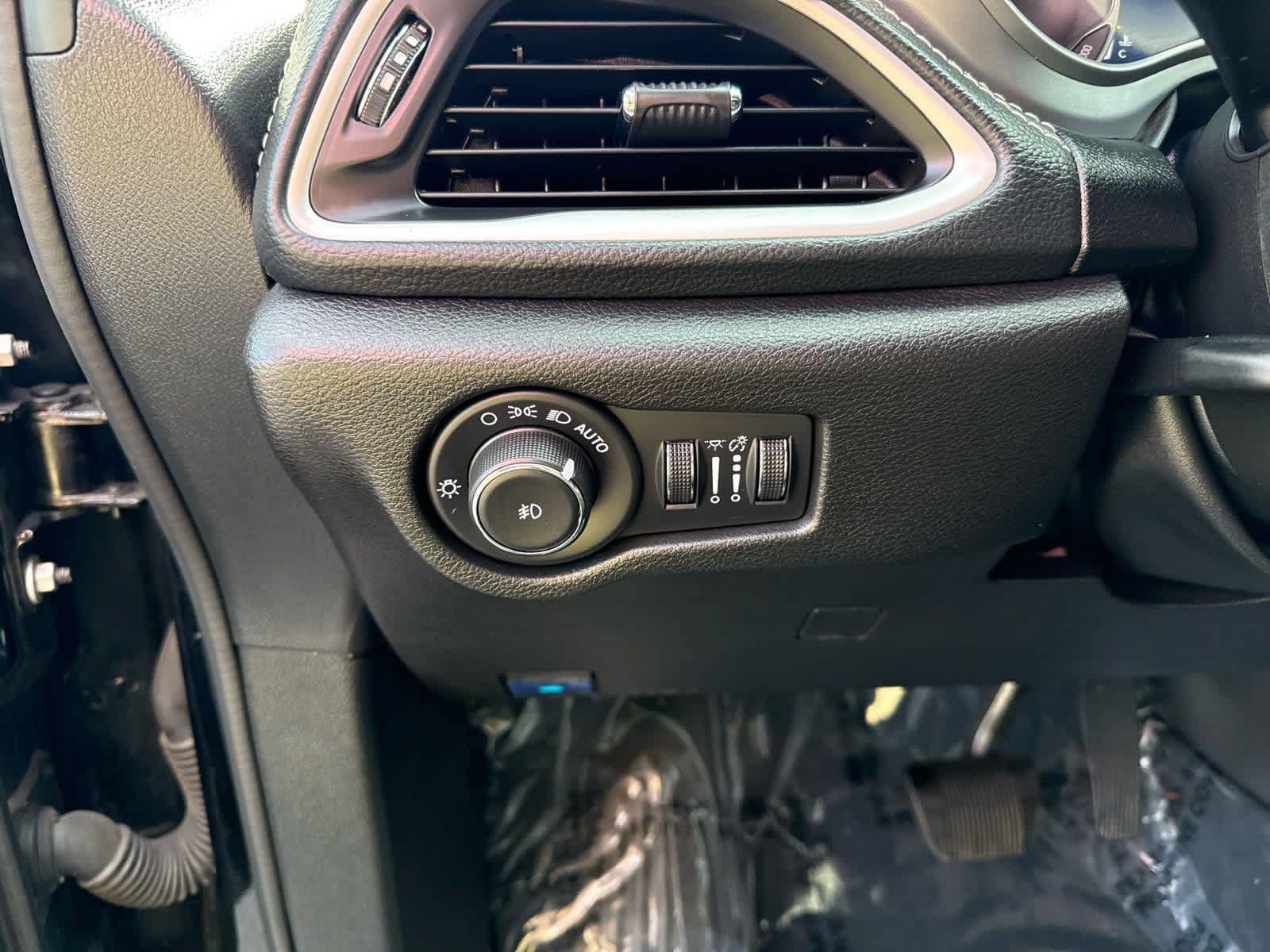 Used 2024 Chrysler Pacifica Touring FWD image 20