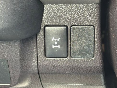 Used 2018 Toyota RAV4 LE w/ All Weather Liner Package image 32