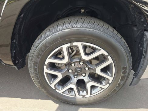 Used 2025 RAM 1500 Laramie AWD/4WD image 17