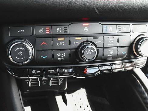 Used 2025 Dodge Durango GT AWD/4WD image 23