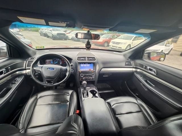 Used 2019 Ford Explorer XLT w/ Equipment Group 202A AWD/4WD image 18