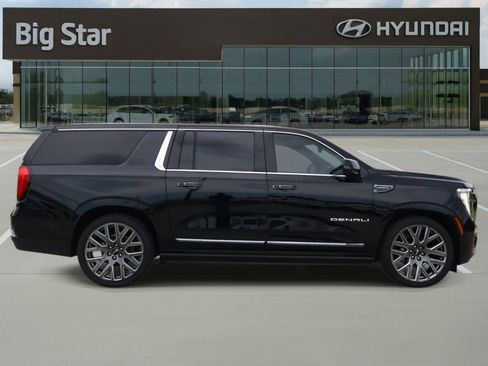 Used 2025 GMC Yukon XL Denali Ultimate AWD/4WD image 5