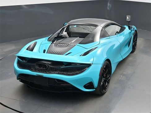 Used 2024 McLaren 750S Spider image 25