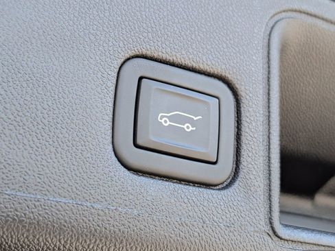Used 2024 GMC Terrain SLT w/ Infotainment Package II AWD/4WD image 25