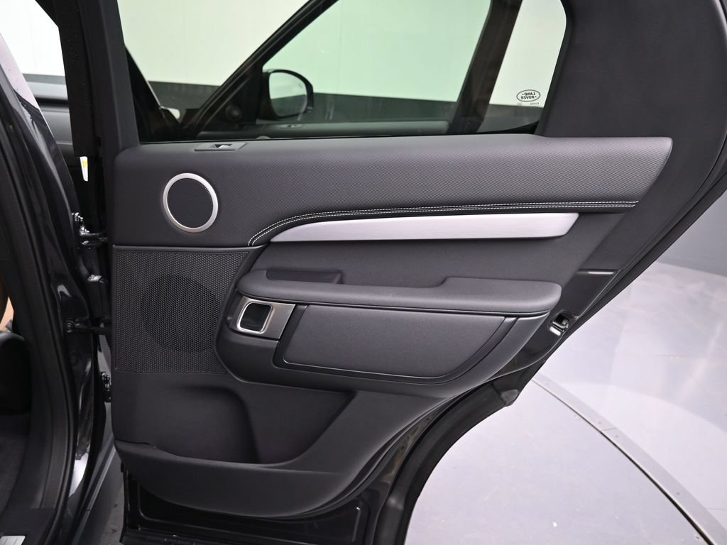 Used 2026 Land Rover Discovery Limited Edition AWD/4WD image 12