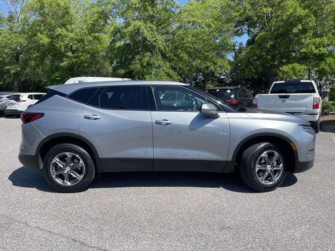 Used 2025 Chevrolet Blazer LT AWD/4WD image 2