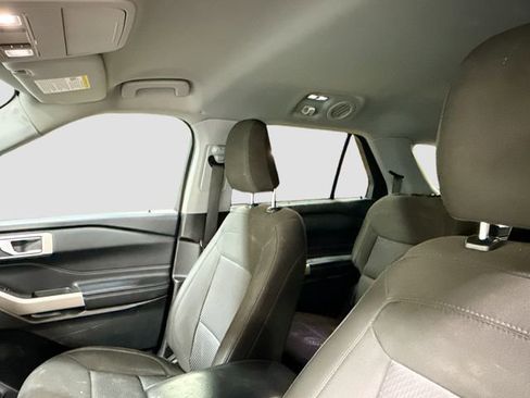 Used 2023 Ford Explorer XLT RWD image 21