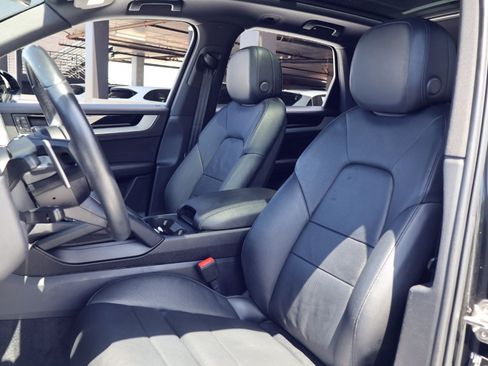 Certified 2024 Porsche Cayenne AWD/4WD image 5