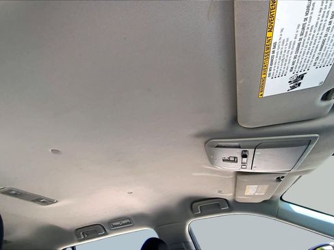 Used 2022 Toyota Highlander LE FWD image 14