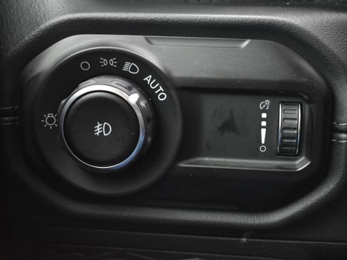 Used 2025 Jeep Wrangler Unlimited Rubicon image 17