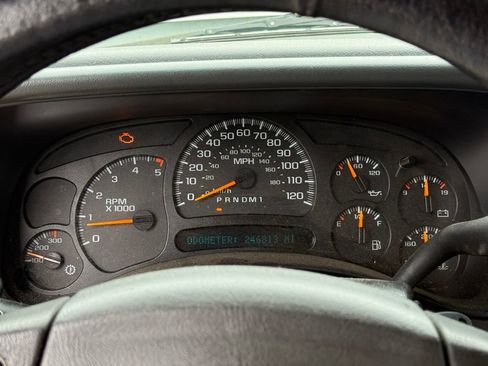 Used 2006 Chevrolet Silverado 2500 LT w/ Skid Plate Package AWD/4WD image 18