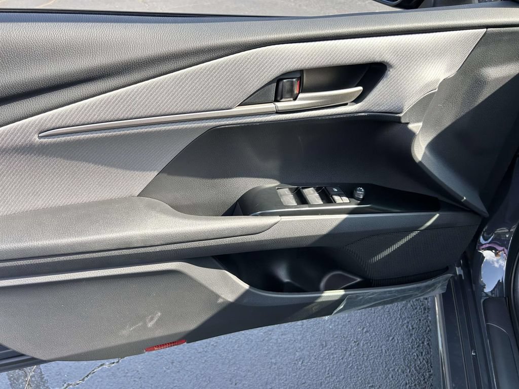 New 2026 Toyota Camry Hybrid FWD image 15