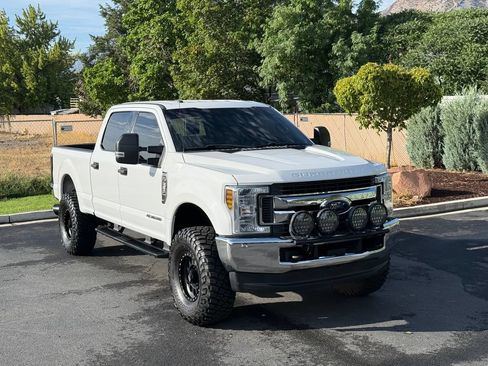Used 2019 Ford F250 XLT w/ FX4 Off-Road Package AWD/4WD image 2