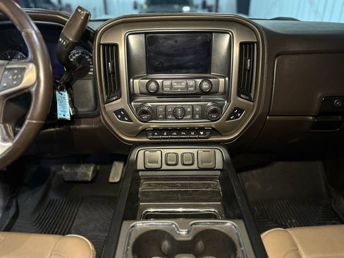 Used 2018 GMC Sierra 2500 Denali w/ Duramax Plus Package AWD/4WD image 12