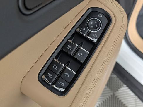 New 2026 Porsche Macan image 27