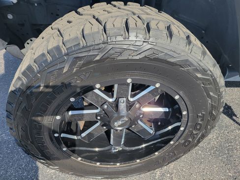 Used 2022 Jeep Gladiator Willys image 34