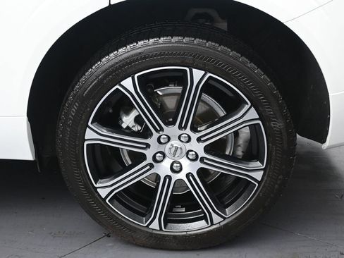 Used 2019 Volvo XC60 T8 Inscription w/ Advanced Package image 36