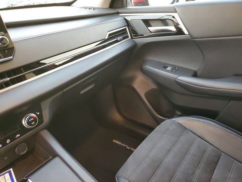 Used 2024 Mitsubishi Outlander SE image 24