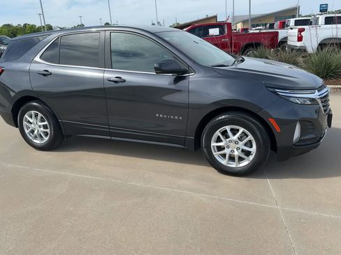 Used 2023 Chevrolet Equinox LT image 3