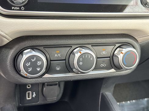 Used 2021 Nissan Versa SV image 15