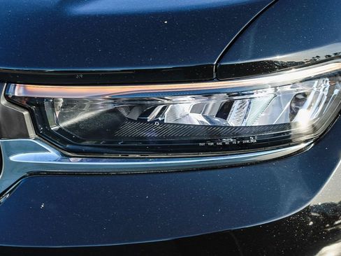 Used 2025 Jeep Grand Cherokee Laredo X image 5