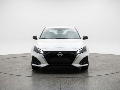 Used 2025 Nissan Altima 2.5 SV image 2