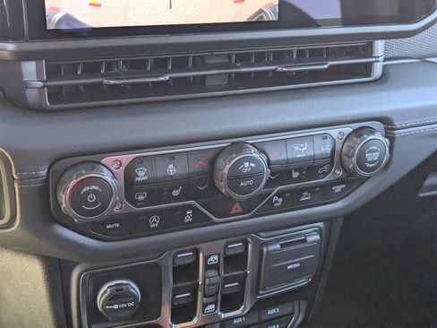 Used 2025 Jeep Gladiator Rubicon image 21