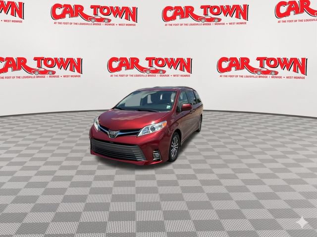 Used 2019 Toyota Sienna XLE FWD image 3