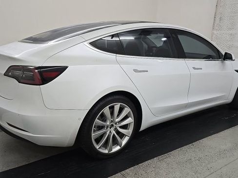 Used 2018 Tesla Model 3 Mid Range RWD image 2
