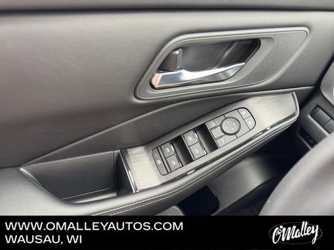 Used 2025 Nissan Rogue SV AWD/4WD image 19