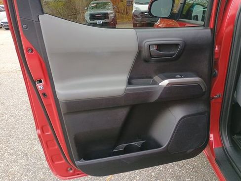 Used 2020 Toyota Tacoma SR5 image 18