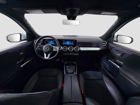 Used 2021 Mercedes-Benz GLB 250 4MATIC image 9