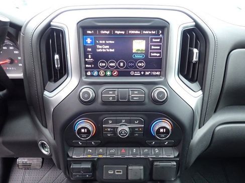 Used 2021 Chevrolet Silverado 1500 LT Trail Boss w/ Convenience Package II image 28