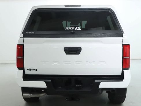 Used 2024 Toyota Tacoma TRD Off-Road image 41