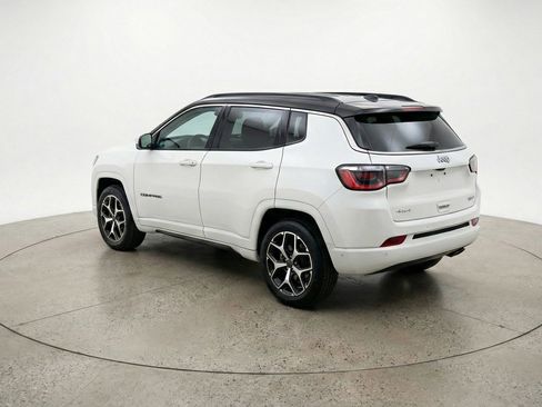 Used 2025 Jeep Compass Limited image 6