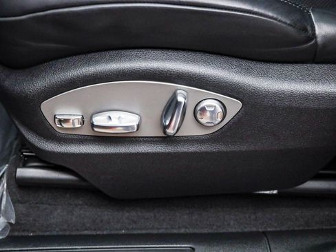 Used 2025 Porsche Macan image 25