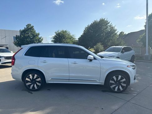 Used 2025 Volvo XC90 T8 Plus AWD/4WD image 4