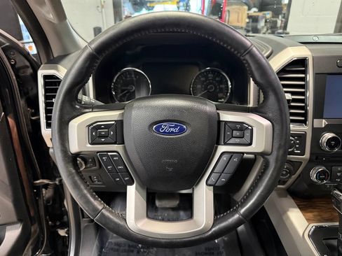 Used 2018 Ford F150 Lariat w/ Equipment Group 502A Luxury AWD/4WD image 13