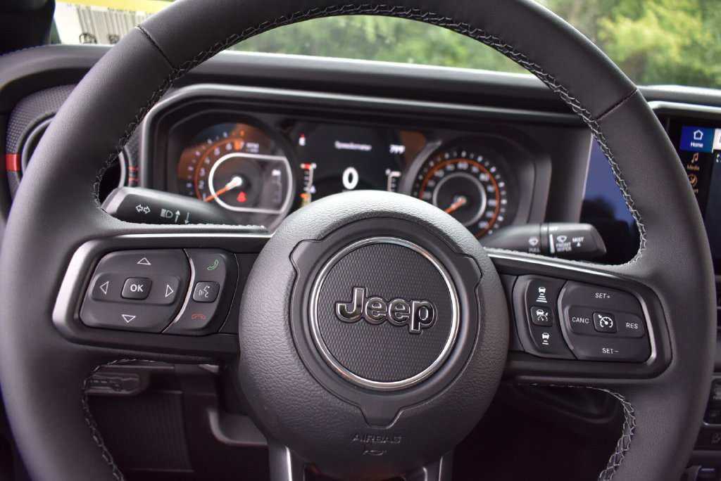 New 2026 Jeep Gladiator Rubicon w/ Steel Power Dome Hood Package AWD/4WD image 15