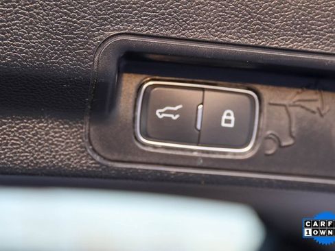 Used 2023 Ford Explorer XLT w/ Equipment Group 202A image 10