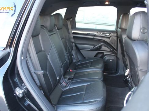 Used 2014 Porsche Cayenne Platinum Edition image 35