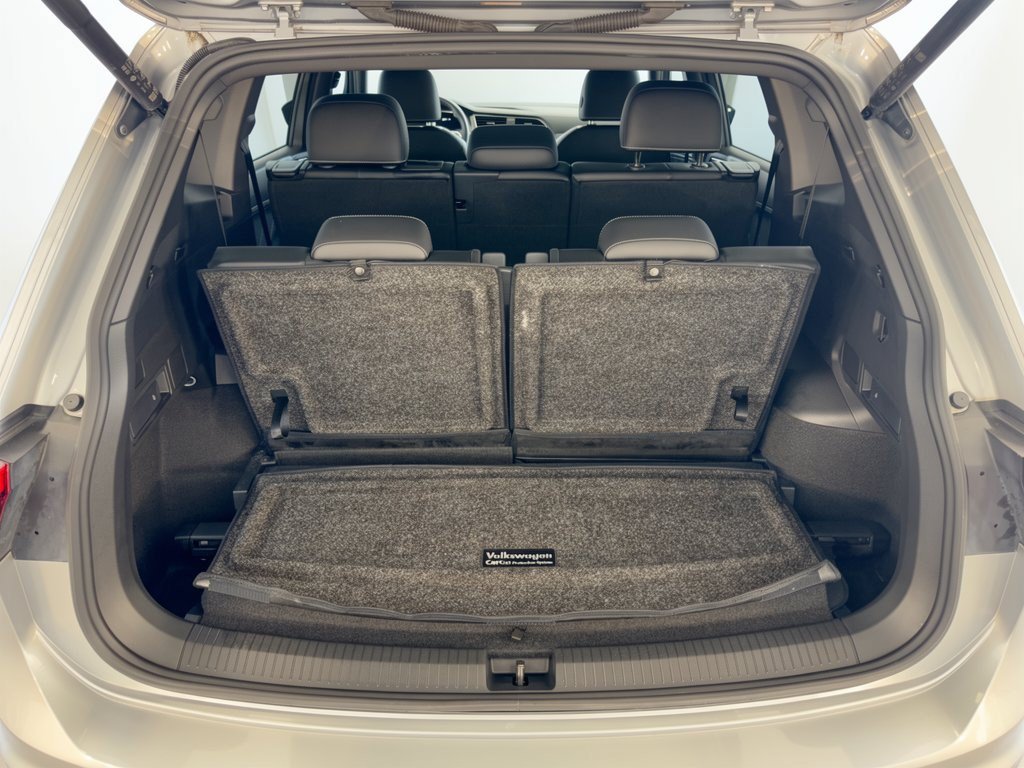 Certified 2024 Volkswagen Tiguan SE R-Line FWD image 28