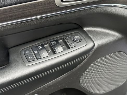 Used 2018 Jeep Grand Cherokee Limited w/ Luxury Group II image 11