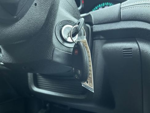 Used 2015 Chevrolet Traverse LT w/ Style and Technology Package image 16