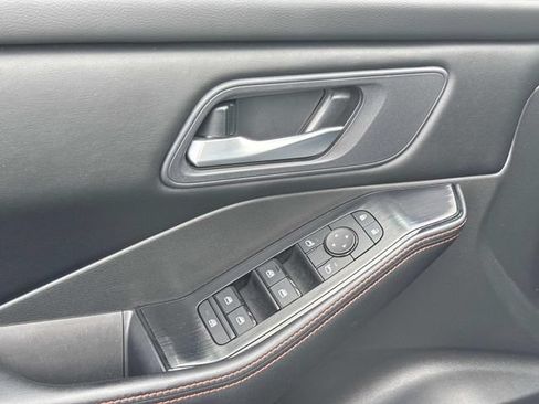 Used 2025 Nissan Rogue SV AWD/4WD image 23